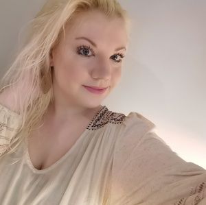 Meet your Posher, Estelle